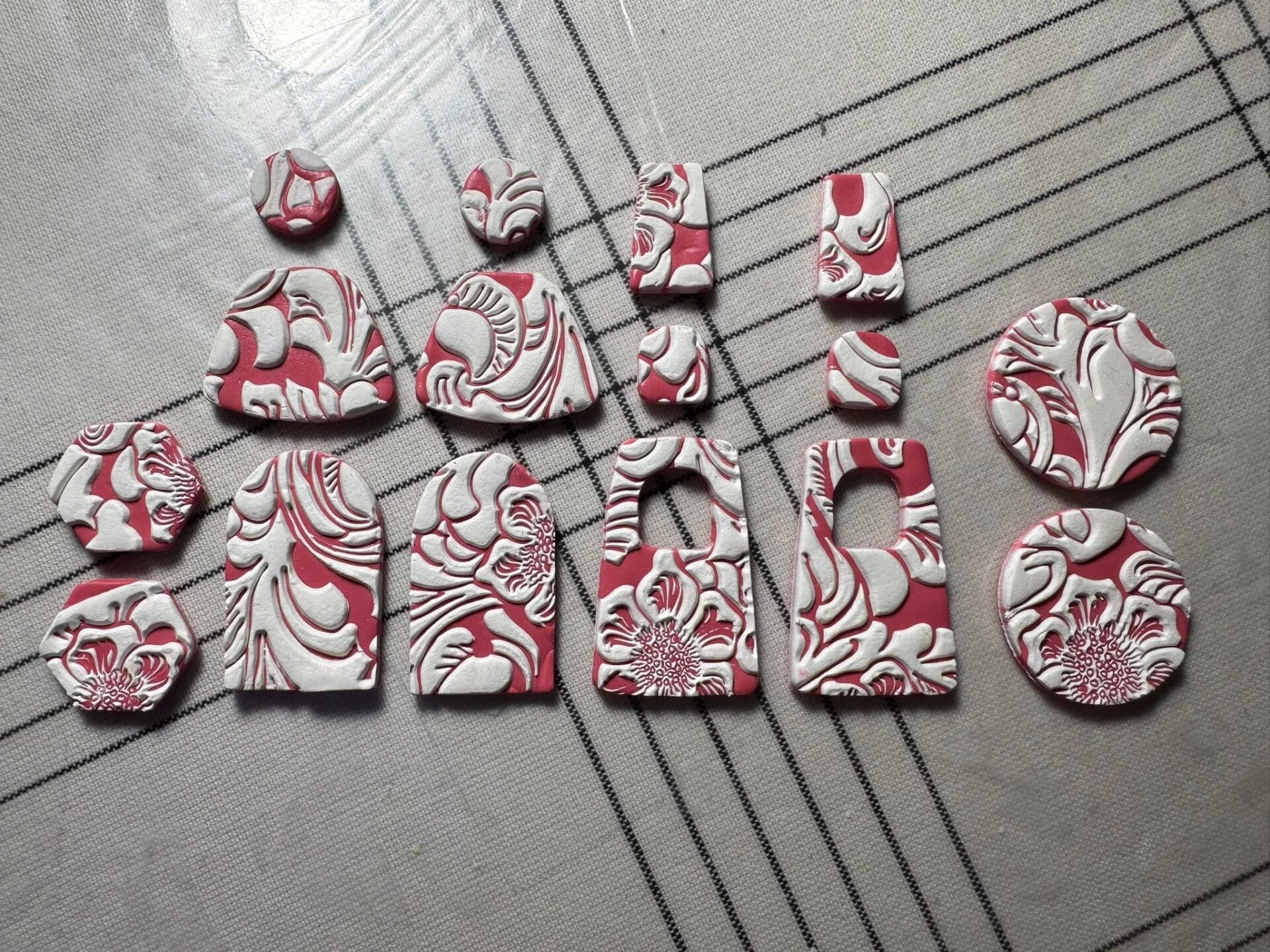 2layers.on white use texture press with roler 2layers.on white use texture press with roler